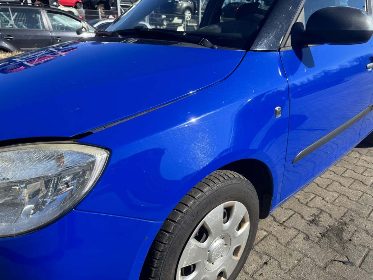 Skoda Fabia 2 5J original Kotfl&uuml;gel vorn links LF5K Dynamic Blue Bj.2009